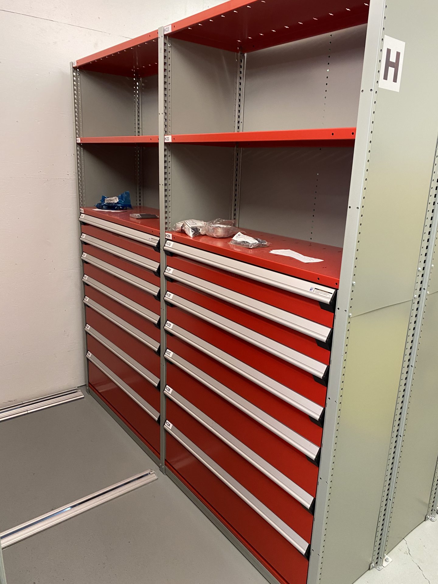 Rousseau Spider Shelving System - Image 28