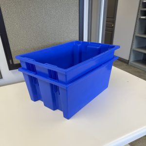 Clearance stack and nest totes