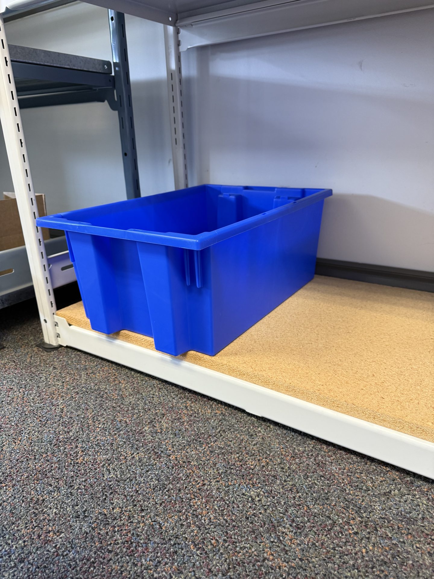 Clearance stack and nest totes