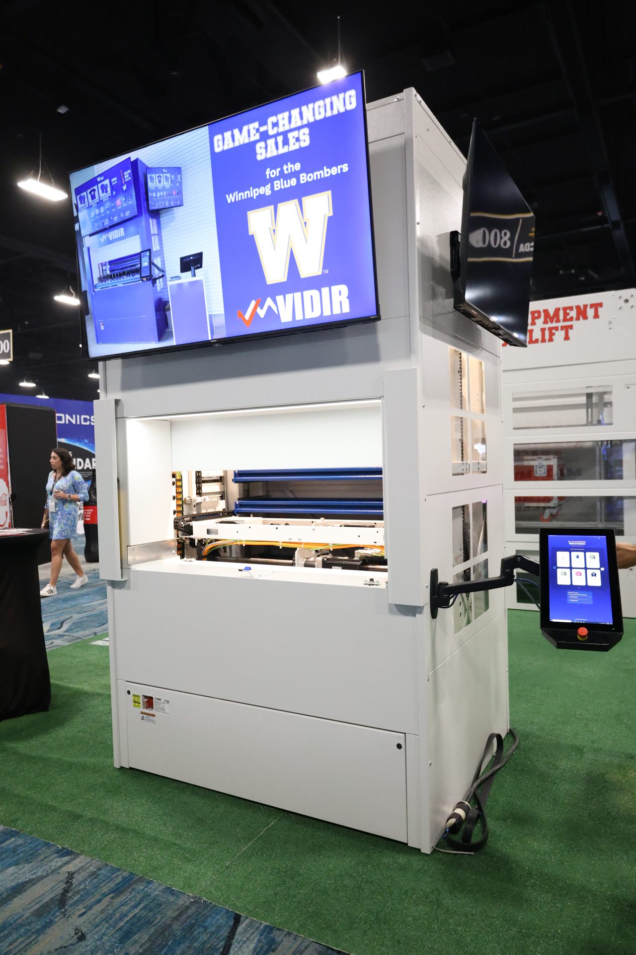 Mini VLM at a tradeshow